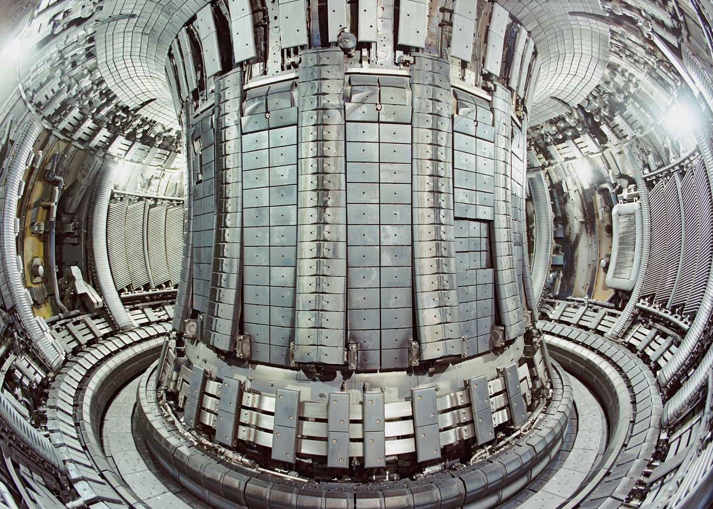 Unterschiede zwischen Kernspaltung und Kernfusion: Technik und Anwendung