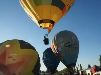 Warum bleiben Heißluftballons in der Luft?
